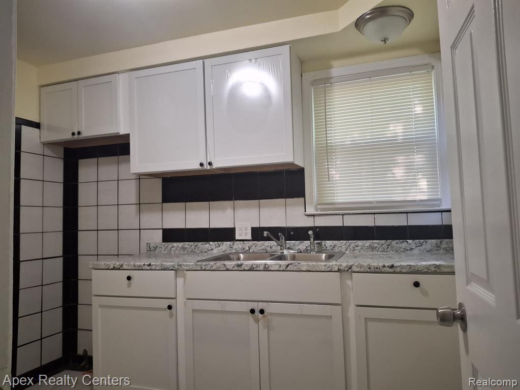 19158 Blackstone Street, Detroit, MI 48219 — Photo 25
