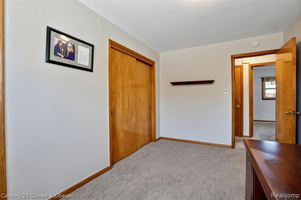 8224 N Evangeline Street, Dearborn Heights, MI 48127 — Photo 9