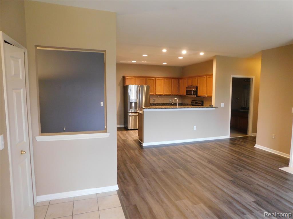 5589 Twin Oaks Drive, Sterling Heights, MI 48314 — Photo 5