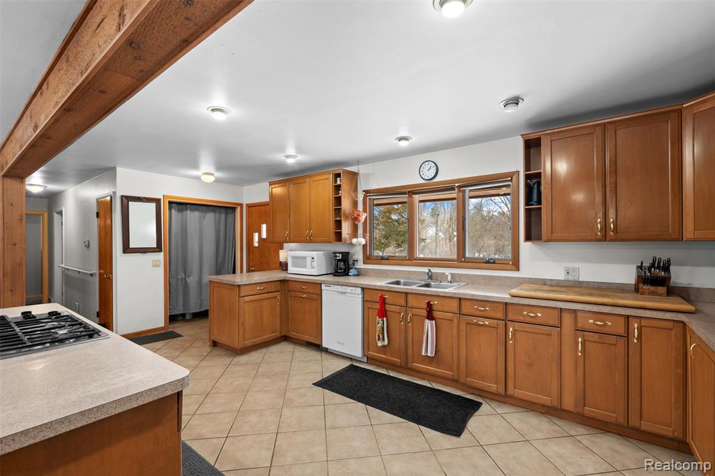 9130 Bayfield Lane, Brighton, MI 48116 — Photo 10