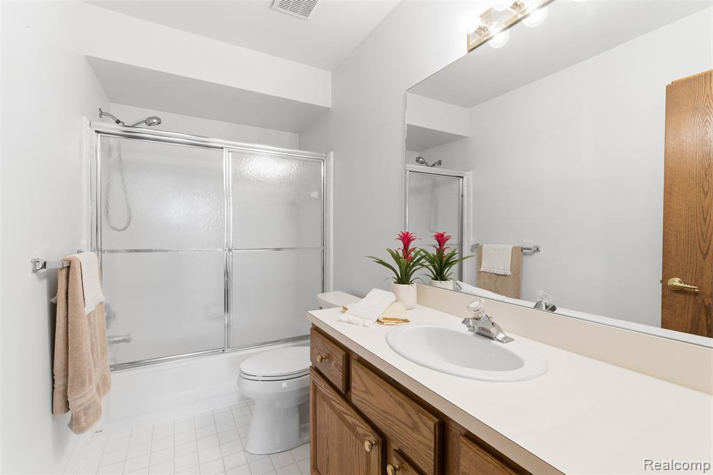 5306 Hidden Pines Court, Brighton, MI 48116 — Photo 33