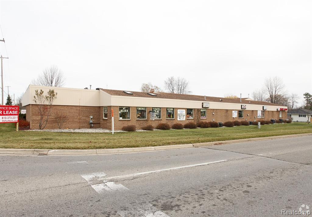2515 S Dye Road, Flint, MI 48532