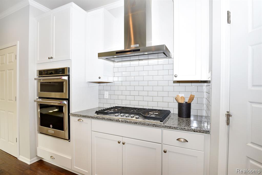 31010 TREMONT Lane, Franklin, MI 48025 — Photo 11