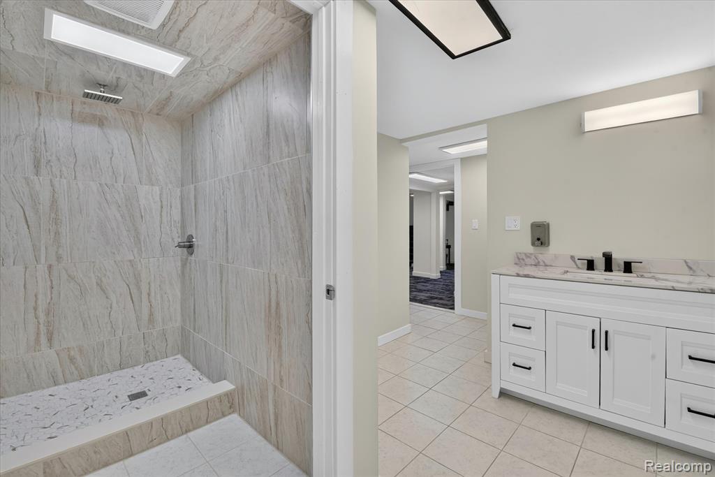 8127 Colony Drive, 21, Grosse Ile, MI 48138 — Photo 46