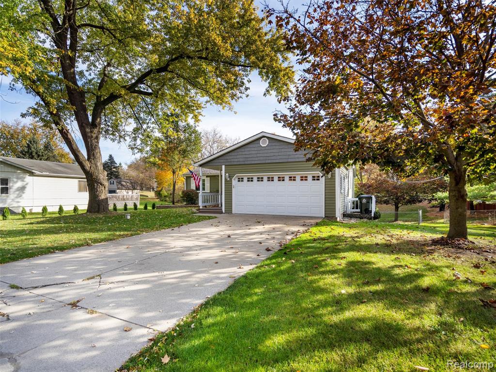 987 FAIRLEDGE Street, Lake Orion, MI 48362 — Photo 2