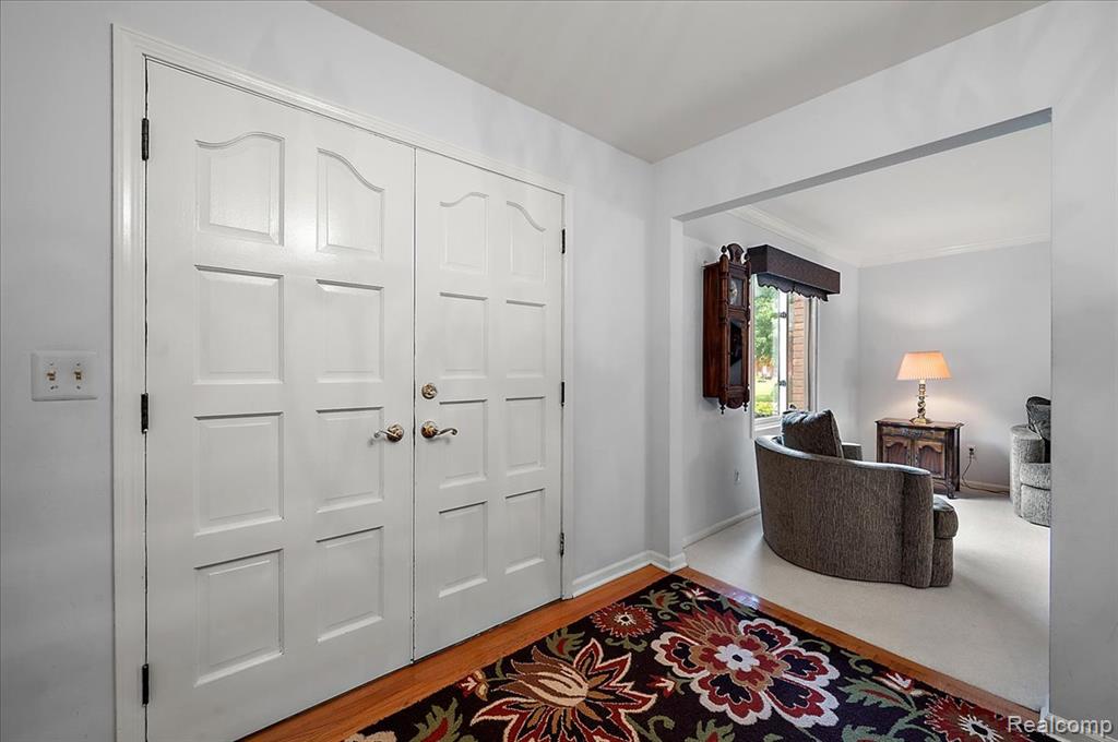 6153 Kiev Street, West Bloomfield, MI 48324 — Photo 7