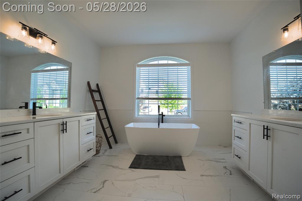 54311 Lawson Creek Drive, Utica, MI 48316 — Photo 17