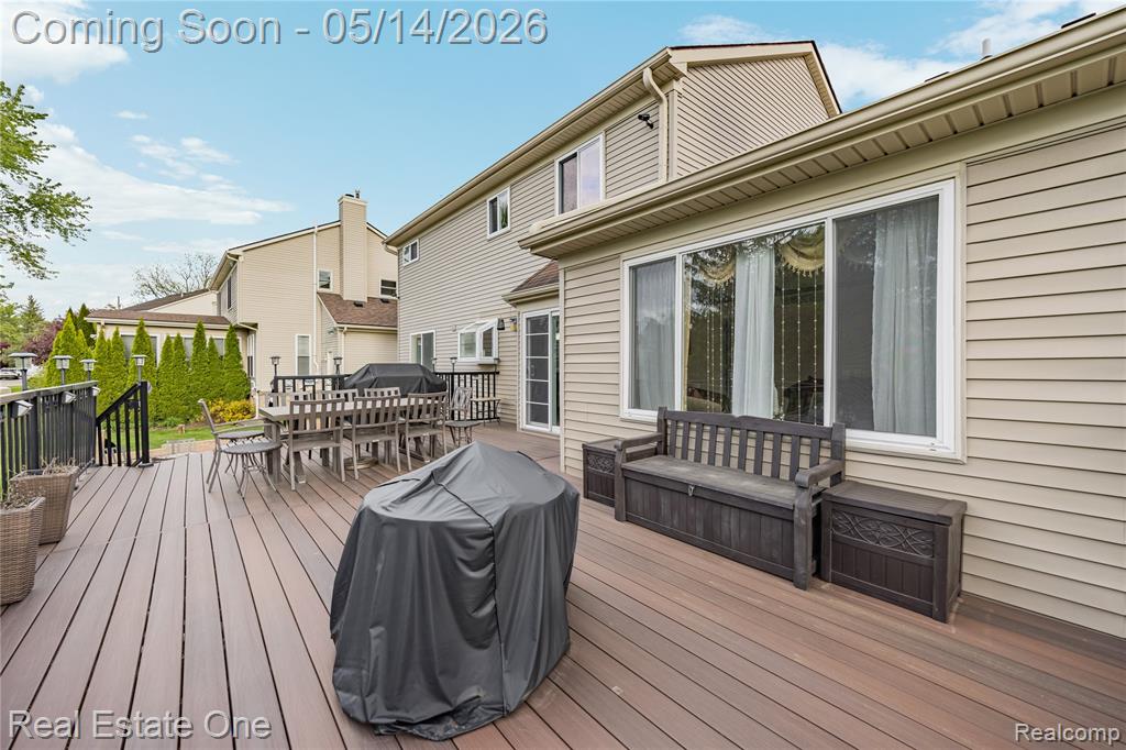 865 Drakeshire Drive, Commerce Twp, MI 48390 — Photo 61