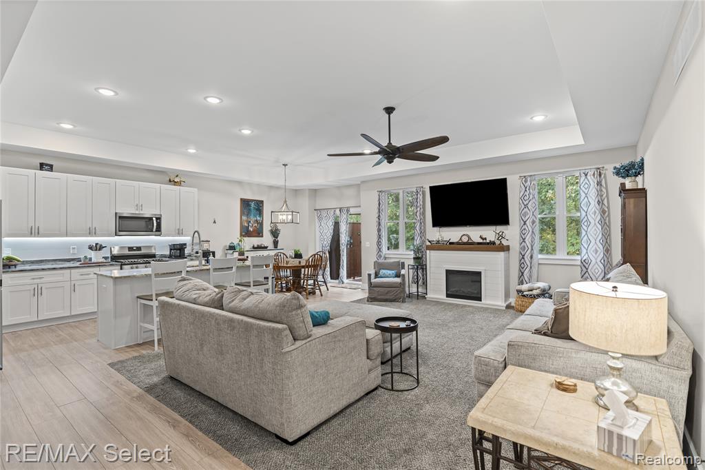 3127 Harbor Pointe Circle, Fenton, MI 48430 — Photo 11
