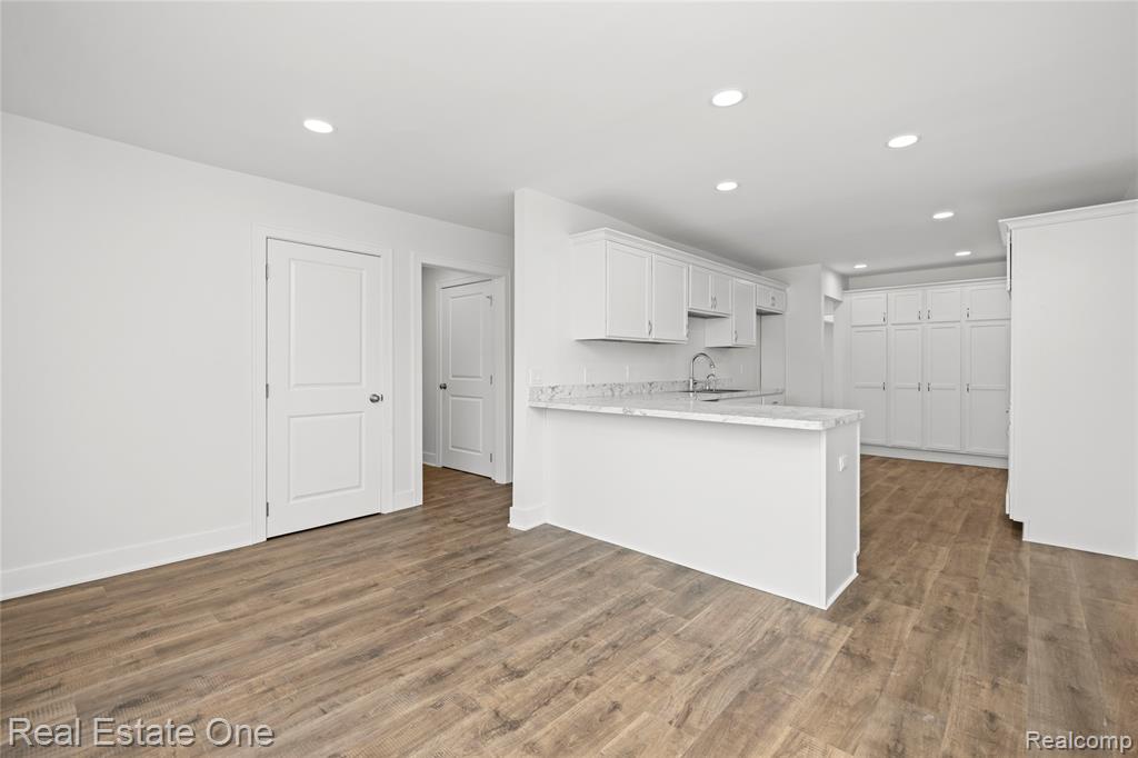 5742 Springwater Lane, West Bloomfield, MI — Photo 16