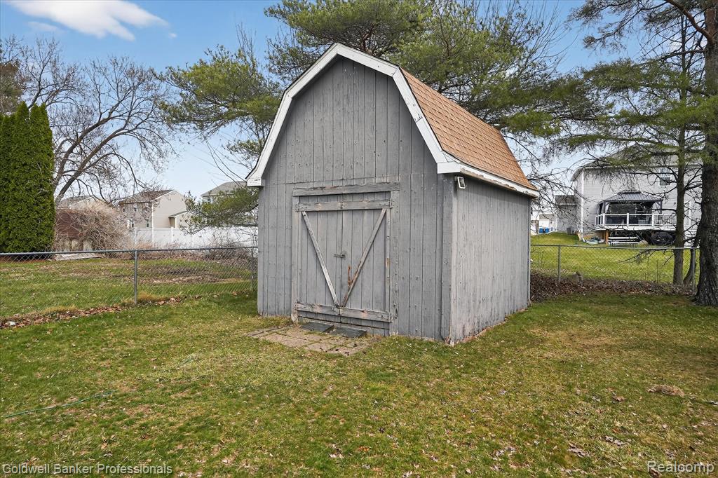 6163 King Arthur Drive, Swartz Creek, MI 48473 — Photo 41