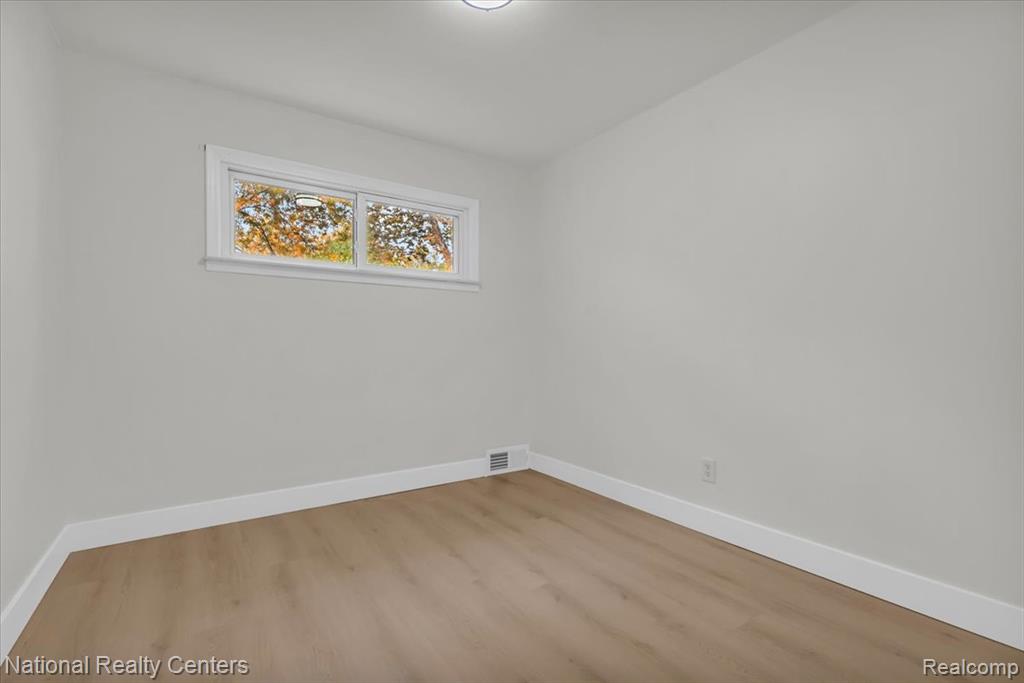 9020 Leverne, Redford, MI 48239 — Photo 14