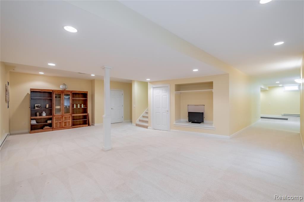 4230 Pavilion Court, Fenton, MI 48430 — Photo 31