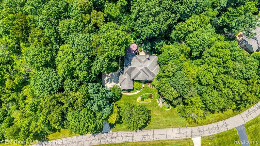 9054 Green Hickory Lane, Fenton, MI 48430 — Photo 68