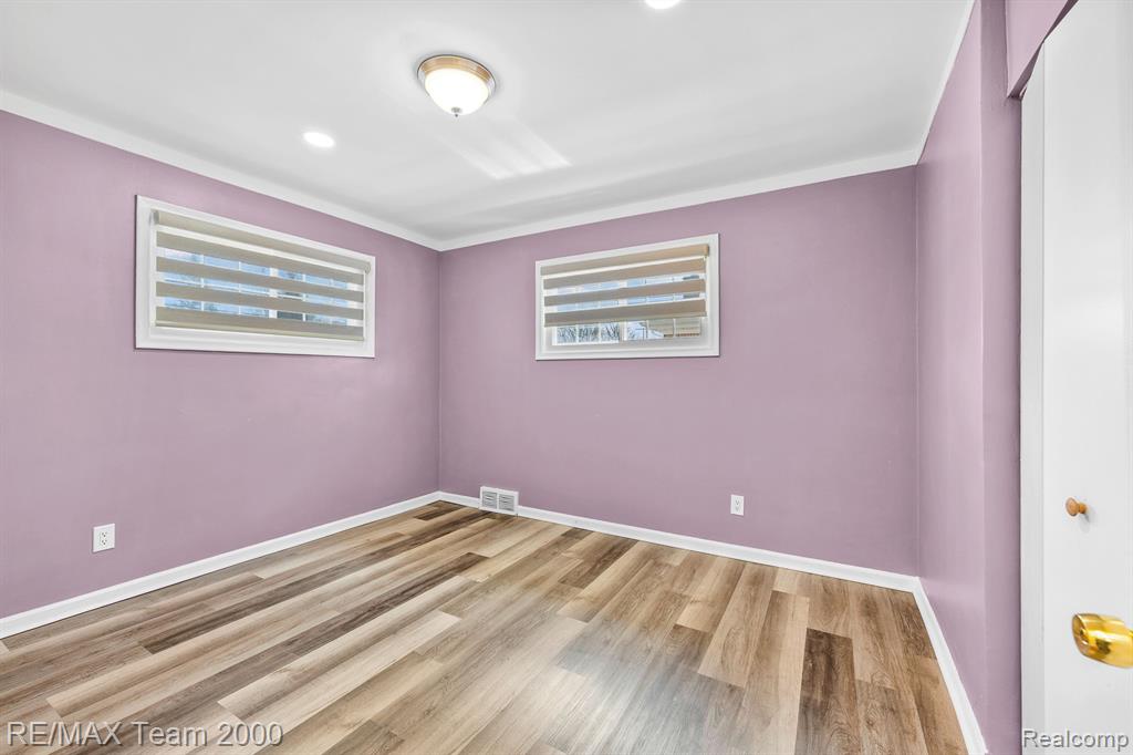 6470 Norborne Avenue, Dearborn Heights, MI 48127 — Photo 14