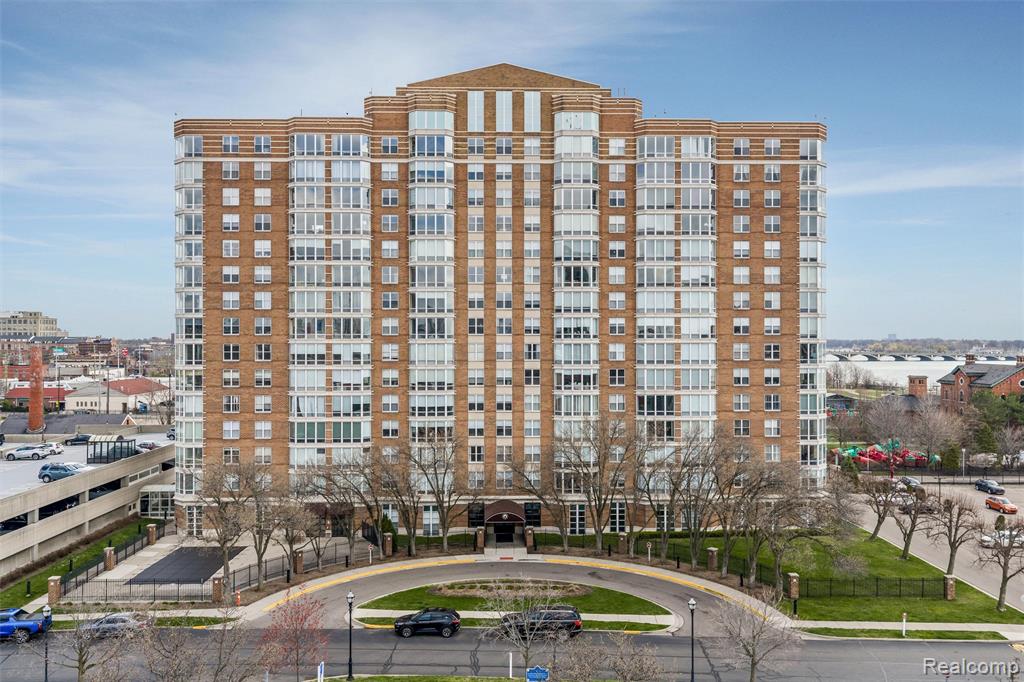 250 E Harbortown Drive, Detroit, MI 48207 — Photo 26