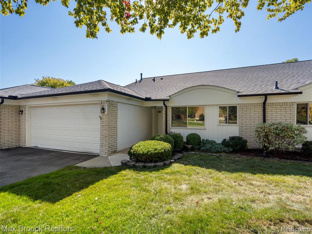 628 Country Club Drive, 23, Saint Clair Shores, MI 48082 — front exterior