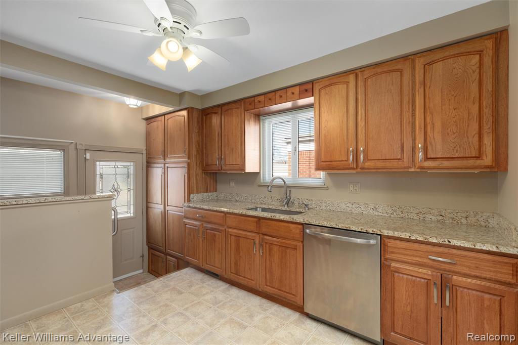 4652 Parker Street, Dearborn Heights, MI 48125 — Photo 9
