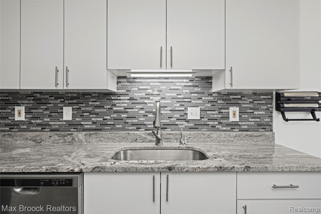 7451 Pebble Point, West Bloomfield, MI — Photo 17