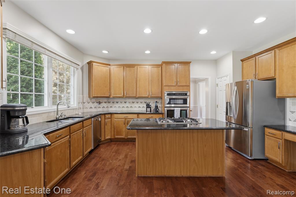 5097 Birkdale Drive, Commerce Twp, MI 48382 — Photo 15