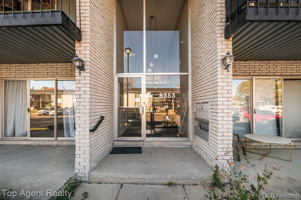 8353 Kennedy Circle, Warren, MI 48093 — Photo 2