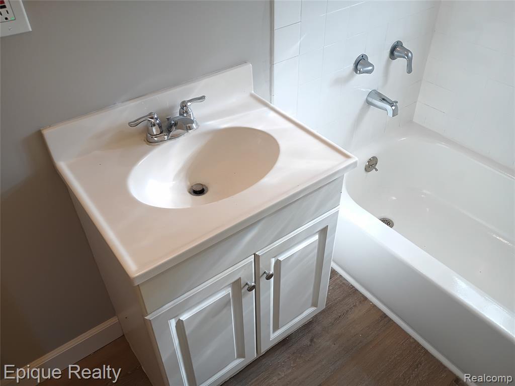 949 Boston Avenue, Waterford, MI 48328 — Photo 13