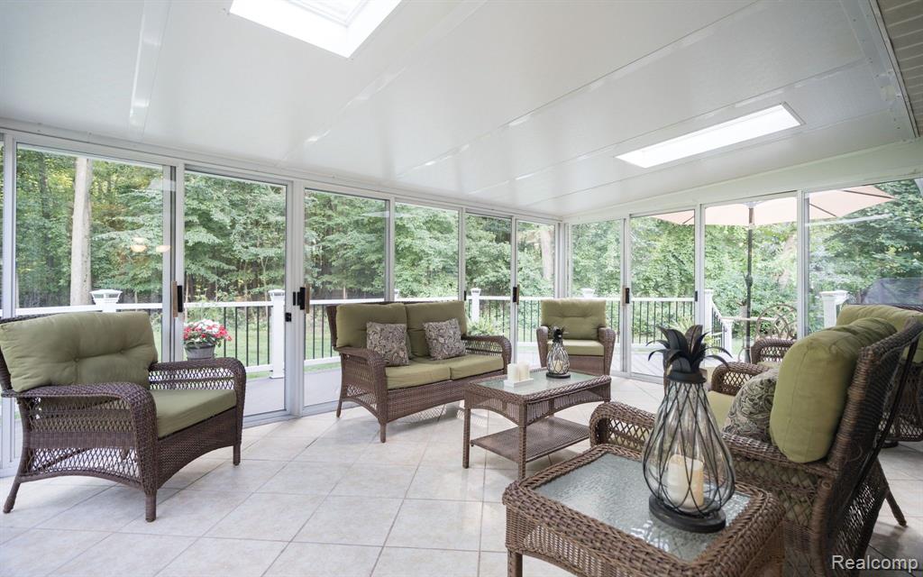 8213 EMERALD Lane W, Westland, MI — Photo 25