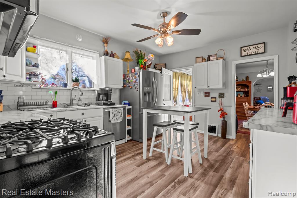 1303 BEARD Street, Port Huron, MI 48060 — Photo 9