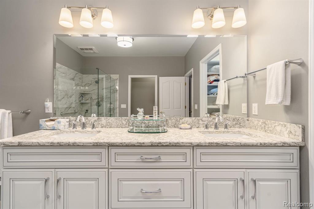 512 WYNGATE Drive, Rochester, MI 48307 — Photo 19