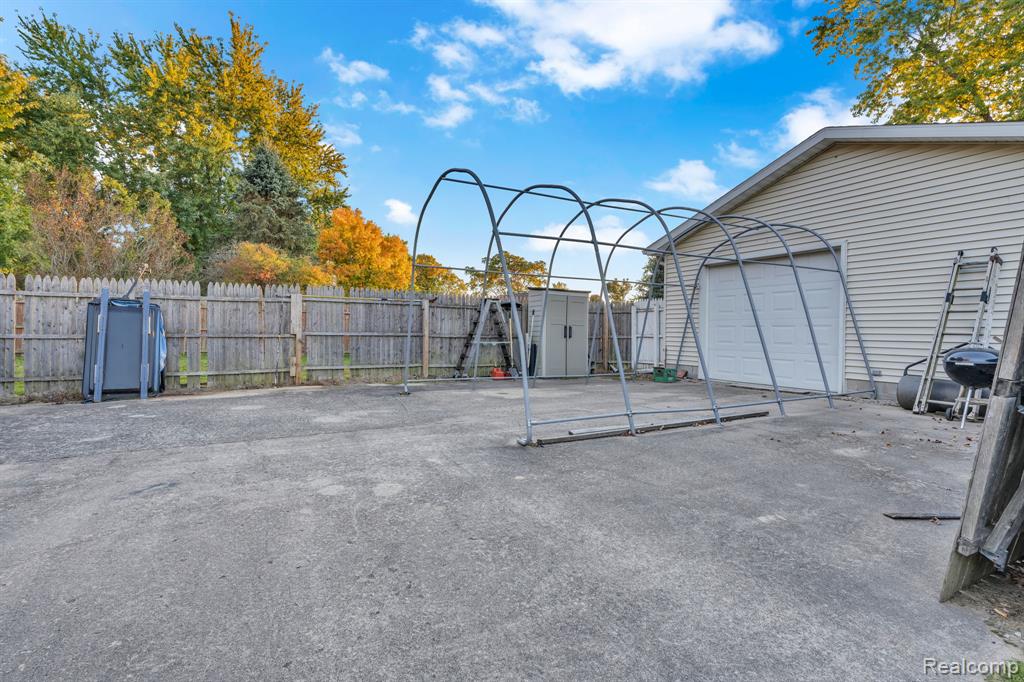 11056 N Irish Road, Otisville, MI 48463 — Photo 45