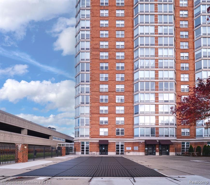 250 E Harbortown Drive, 805, Detroit, MI 48207 — Photo 27