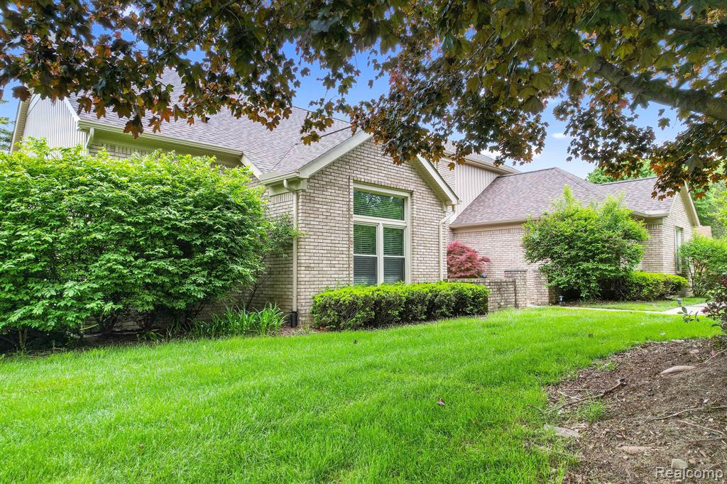 6655 MOUNTAIN Drive, Troy, MI 48098 — Photo 3