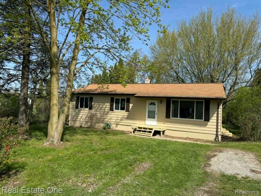 10343 Coolidge Road, Goodrich Vlg, MI — front exterior
