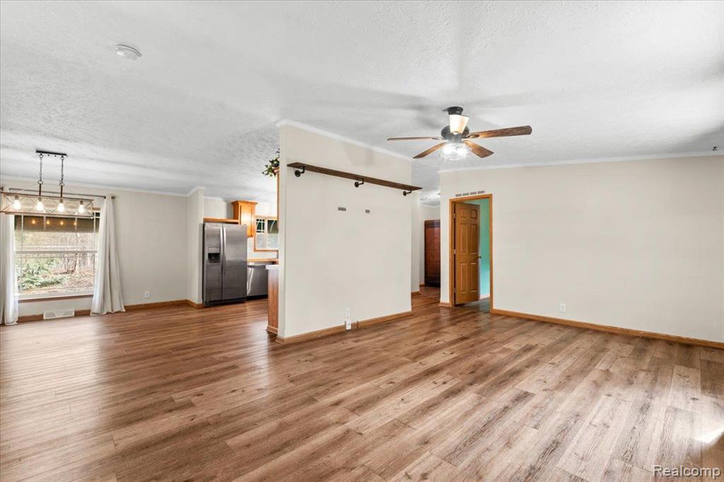11018 WOODLAND RIDGE, South Lyon, MI 48178 — Photo 3