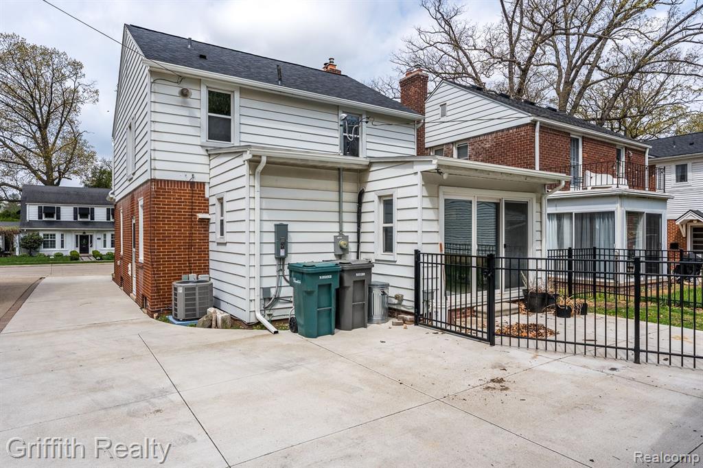 707 ELMWOOD Street, Dearborn, MI 48124 — Photo 6