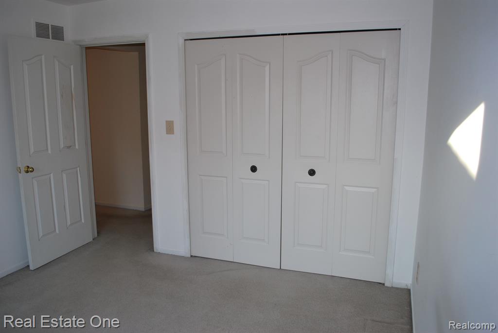 697 RAVENCREST Lane, 5, Westland, MI — Photo 22