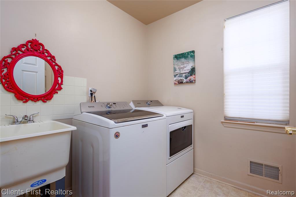 43103 Pond Bluff Drive, Van Buren, MI 48111 — Photo 15