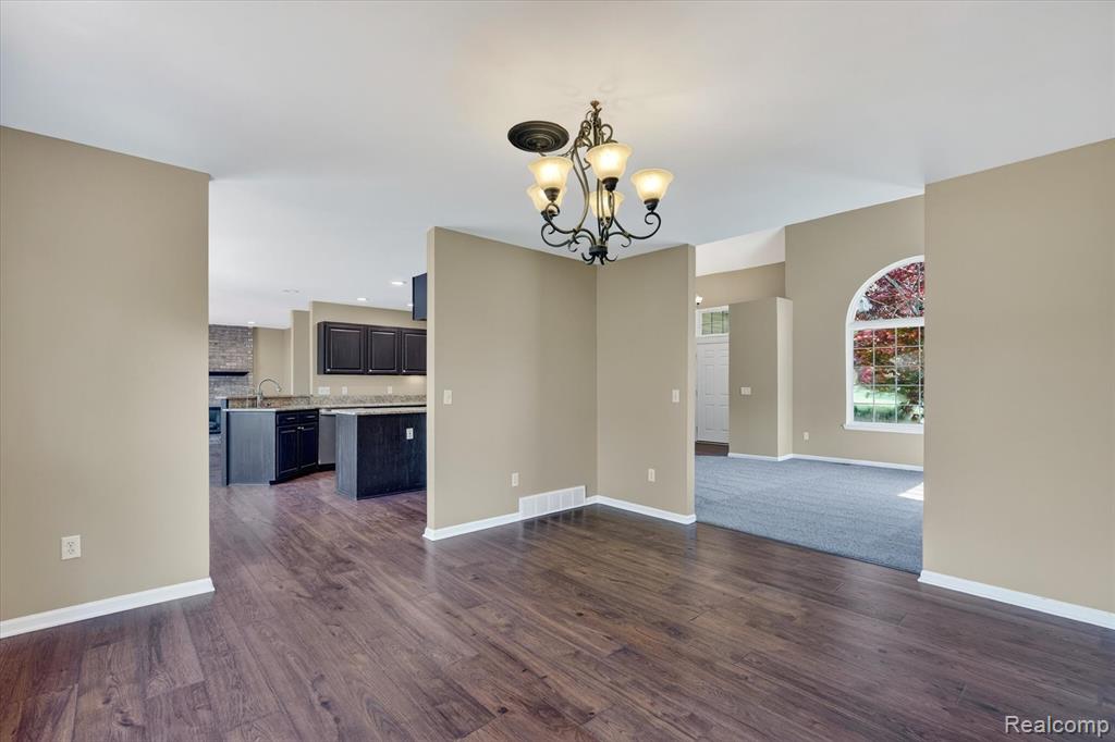5195 Wyndham Place, Fenton, MI 48430 — Photo 10