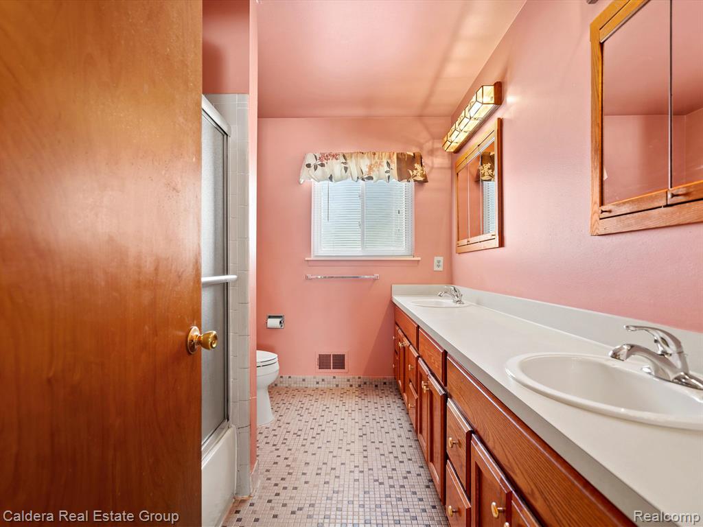 87 CARTER Drive, Troy, MI 48098 — Photo 17