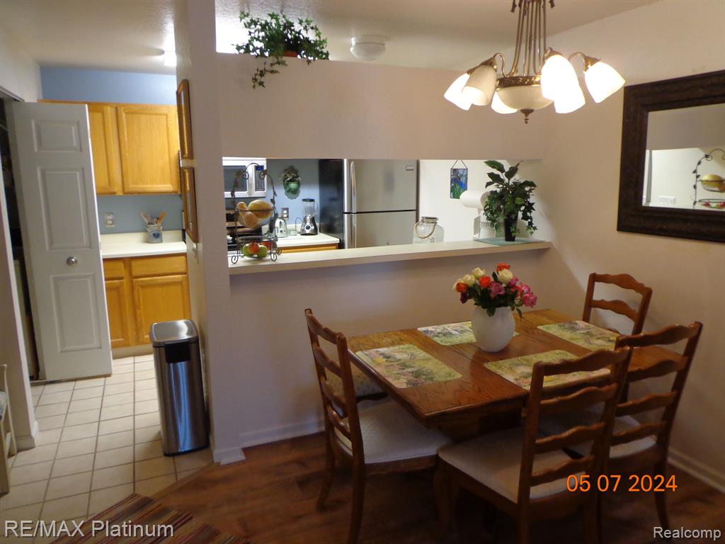 620 CURZON Court, 102, Howell, MI 48843 — Photo 5