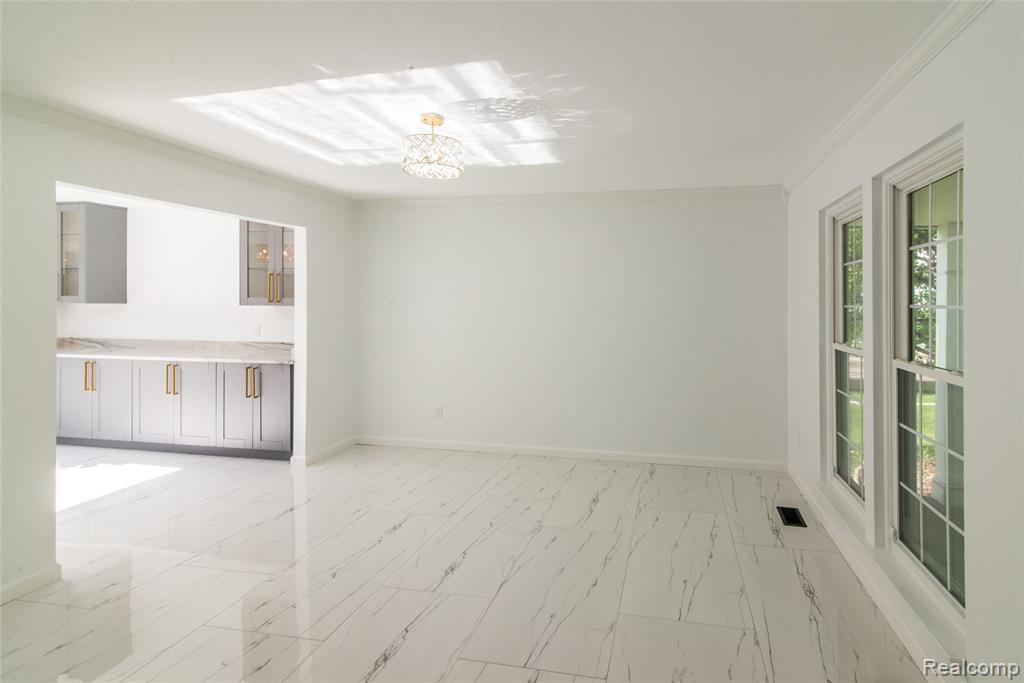 5587 Brompton Court, West Bloomfield, MI — Photo 16