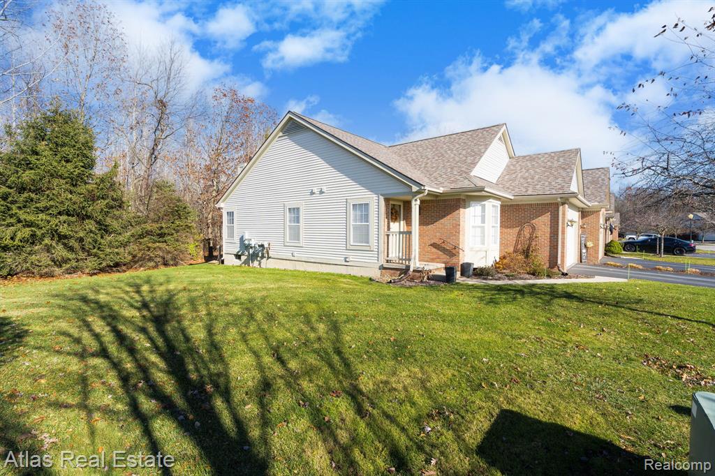 5864 Augusta Lane, Grand Blanc, MI 48439 — Photo 5