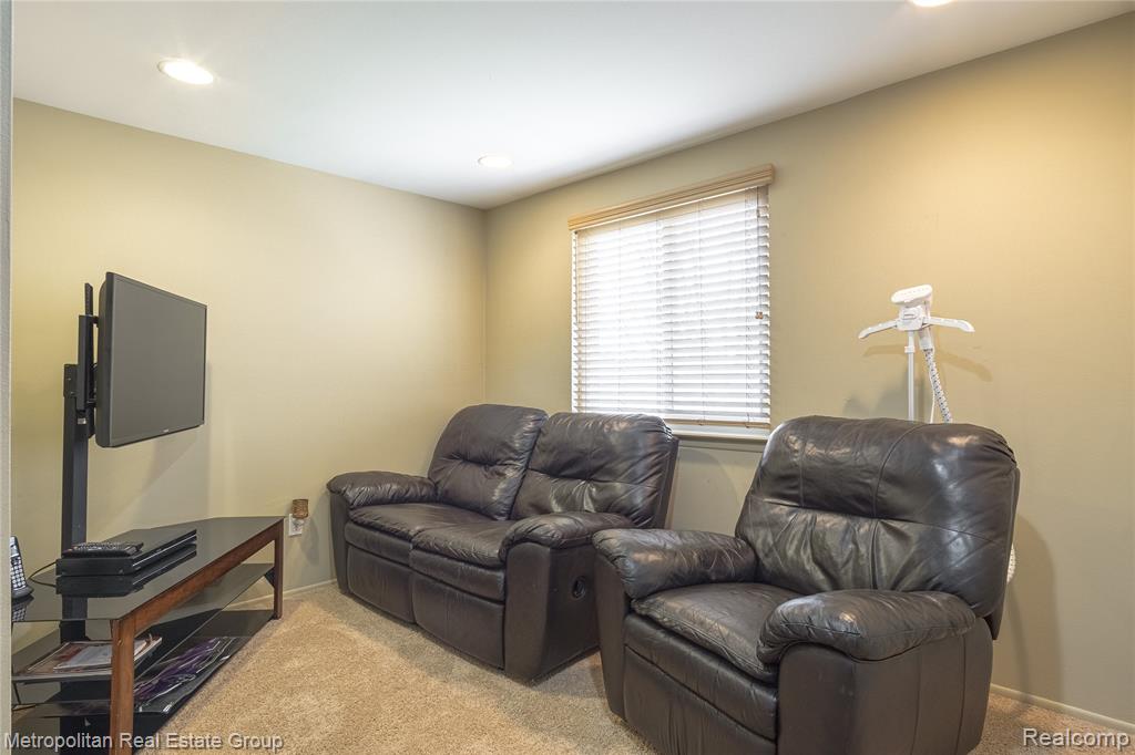 6364 Pinecroft Drive, West Bloomfield, MI — Photo 19