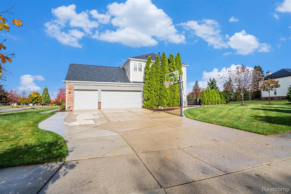 8381 Oxford Lane, Grand Blanc, MI 48439 — Photo 40