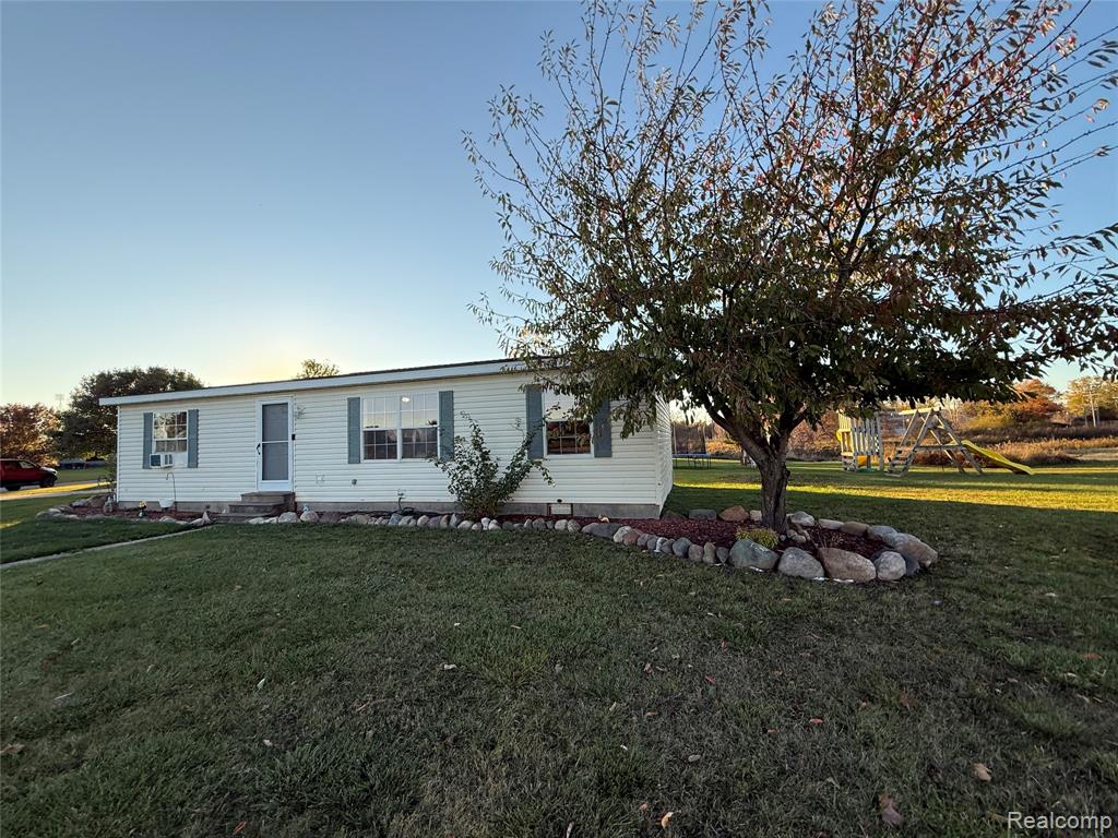 5106 Hawthorn, Brown, MI 48416 — Photo 5