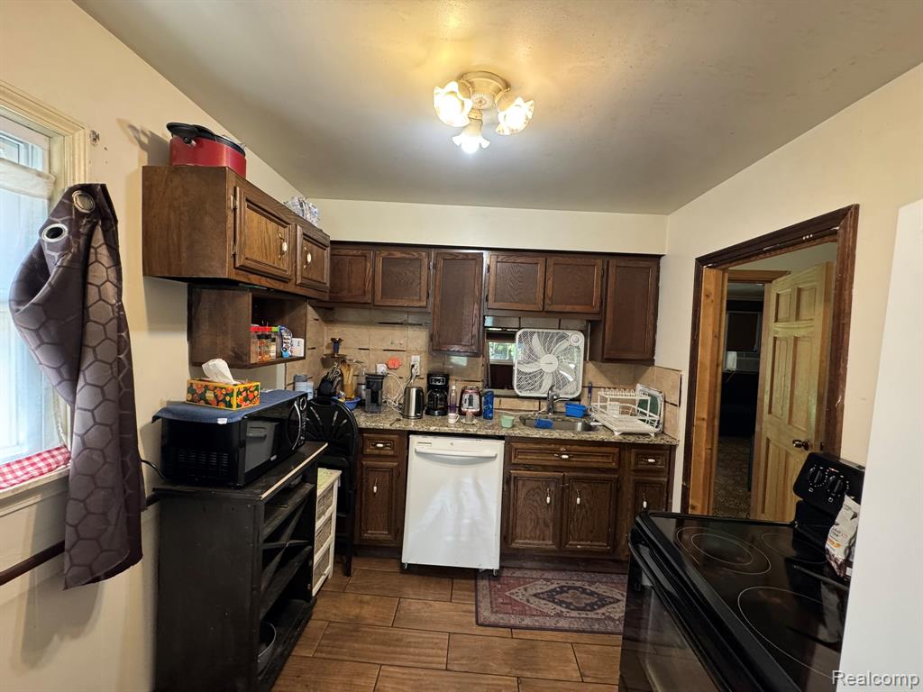 4640 Jackson Street, Dearborn Heights, MI 48125 — Photo 7