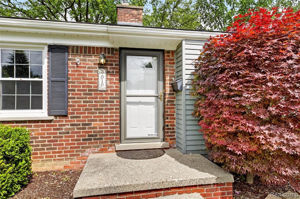 9818 Roseland Street, Livonia, MI 48150 — Photo 2