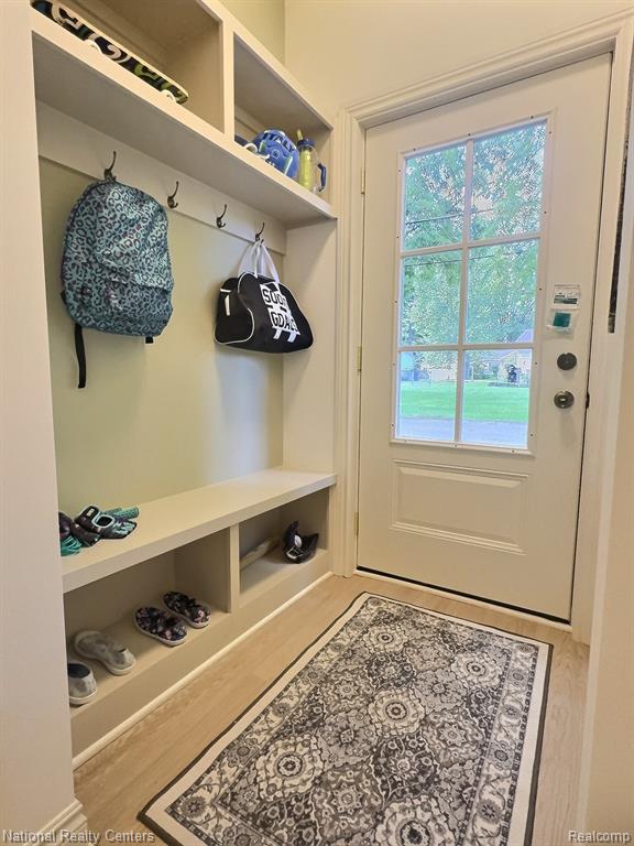 542 Springle Drive, Waterford, MI 48327 — Photo 19