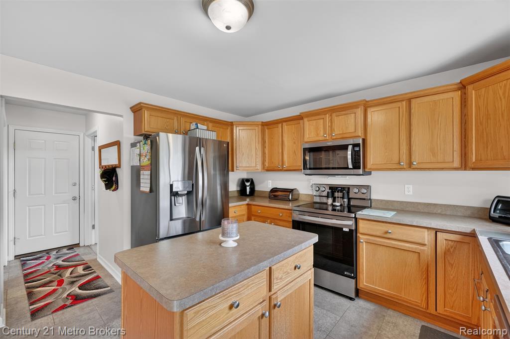 5265 Genesee Oaks Court, Grand Blanc, MI 48439 — Photo 19