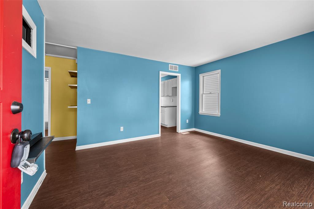536 E Barrett Avenue, Madison Heights, MI 48071 — Photo 9
